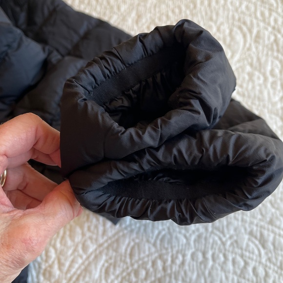 Uniqlo Down Packable Jacket Ultra Light Women’s M Water Repellency Black Travel - Picture 17 of 17